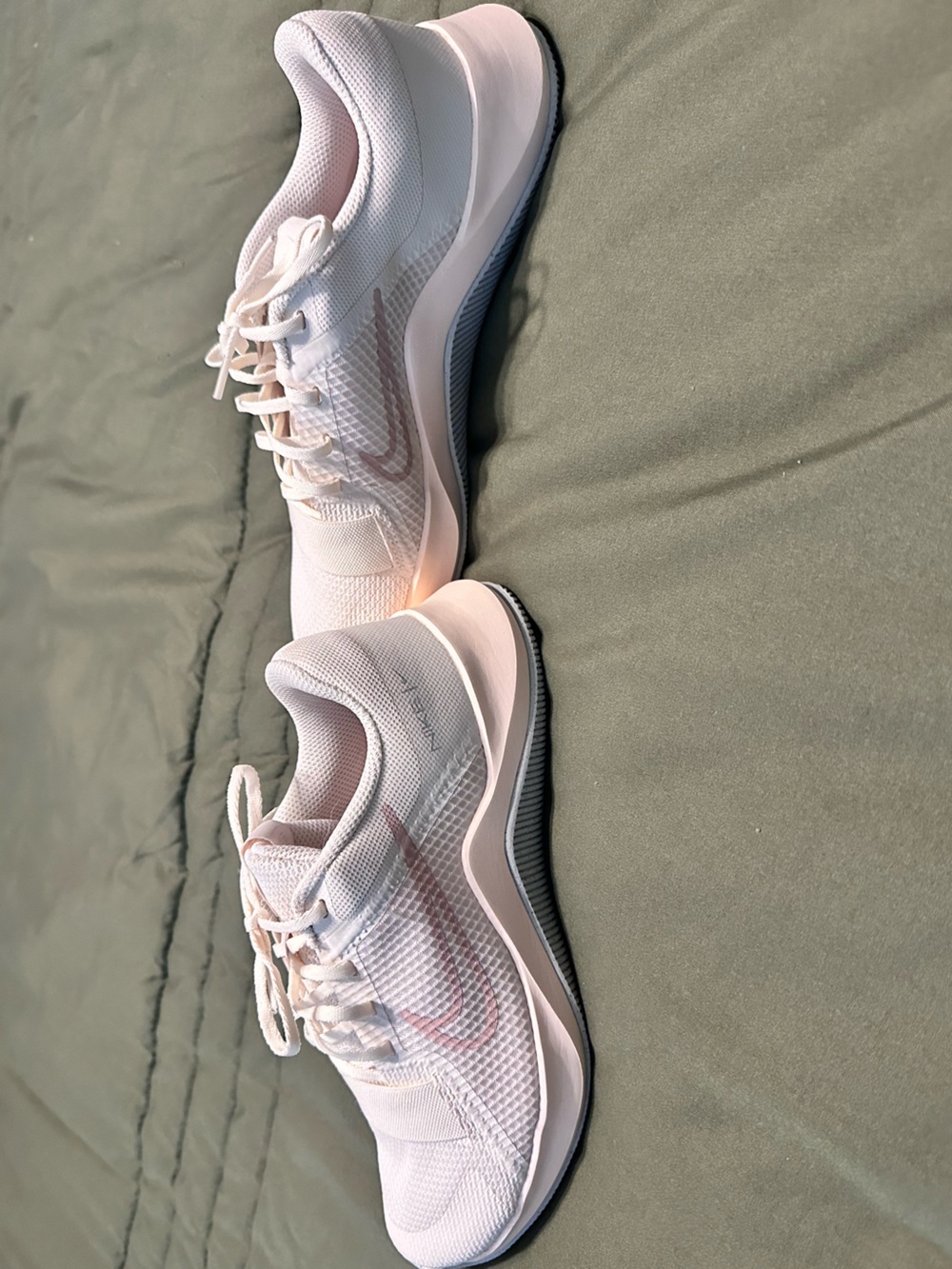 Nike Women’s Light Pink Mesh Training Sneakers - Picture 8 of 11